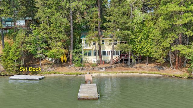 13510 N Peninsula Dr, Newman Lake, WA 99025