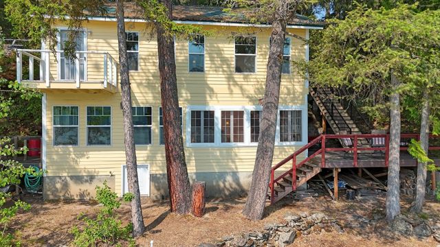 13510 N Peninsula Dr, Newman Lake, WA 99025