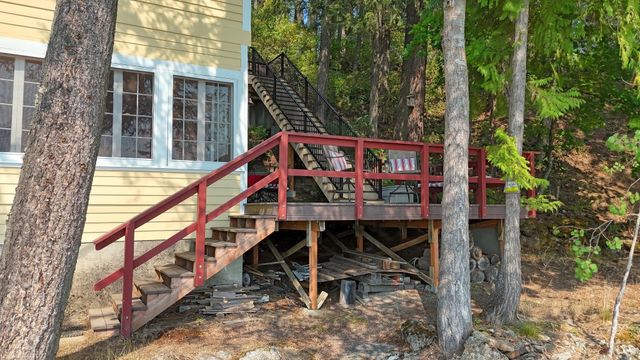 13510 N Peninsula Dr, Newman Lake, WA 99025