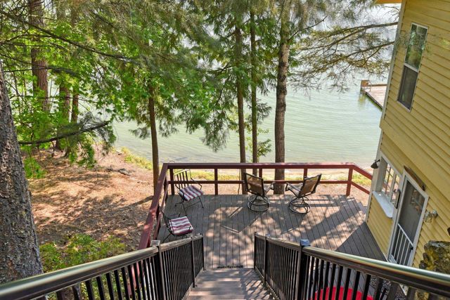 13510 N Peninsula Dr, Newman Lake, WA 99025