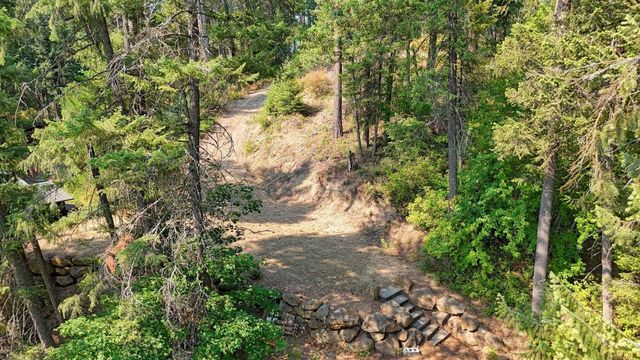 13510 N Peninsula Dr, Newman Lake, WA 99025