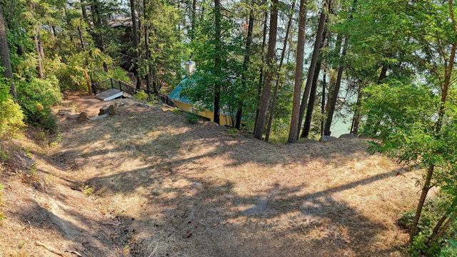 13510 N Peninsula Dr, Newman Lake, WA 99025