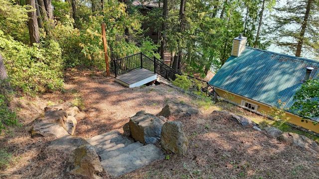 13510 N Peninsula Dr, Newman Lake, WA 99025