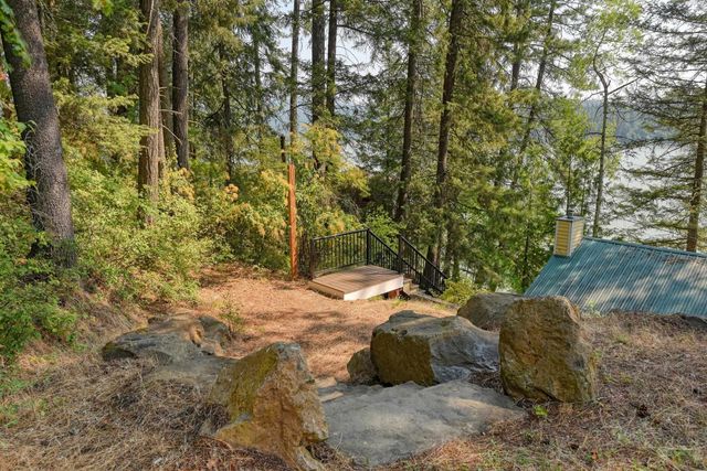 13510 N Peninsula Dr, Newman Lake, WA 99025