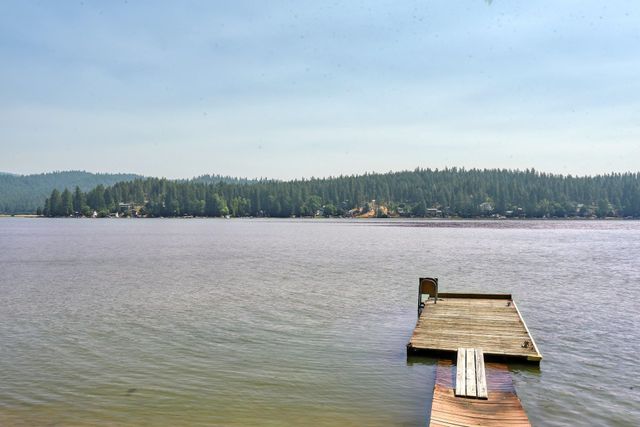 13510 N Peninsula Dr, Newman Lake, WA 99025