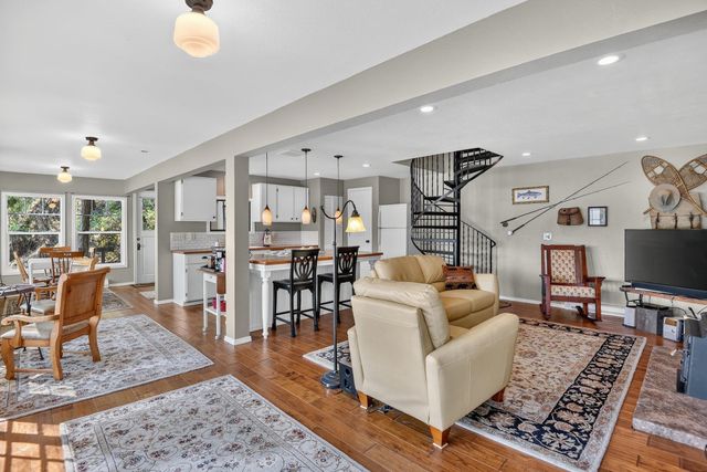 13510 N Peninsula Dr, Newman Lake, WA 99025