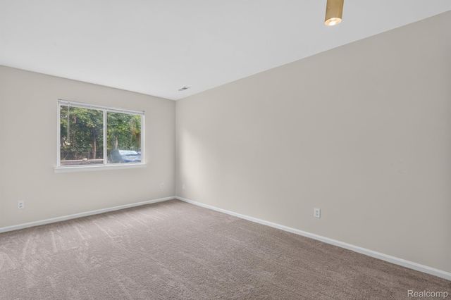 1127 South Lake Drive 117, Novi, MI 48377