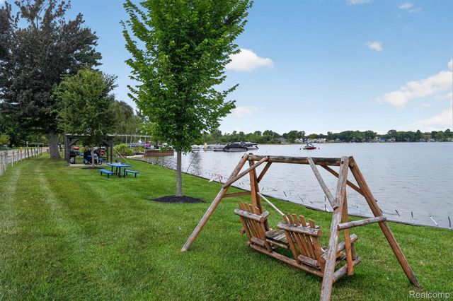 1127 South Lake Drive 117, Novi, MI 48377