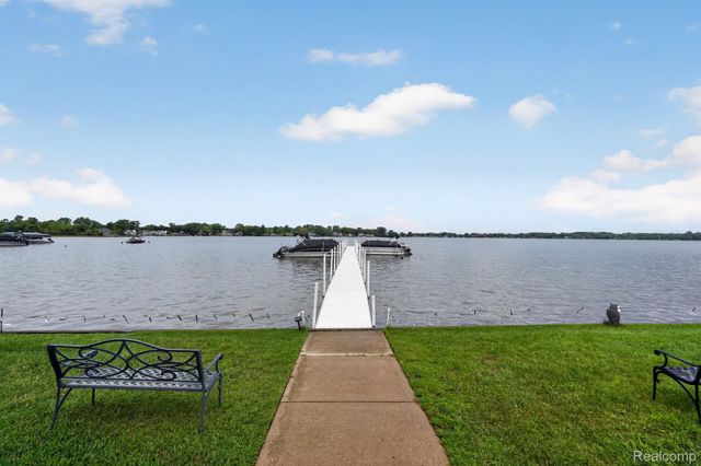 1127 South Lake Drive 117, Novi, MI 48377