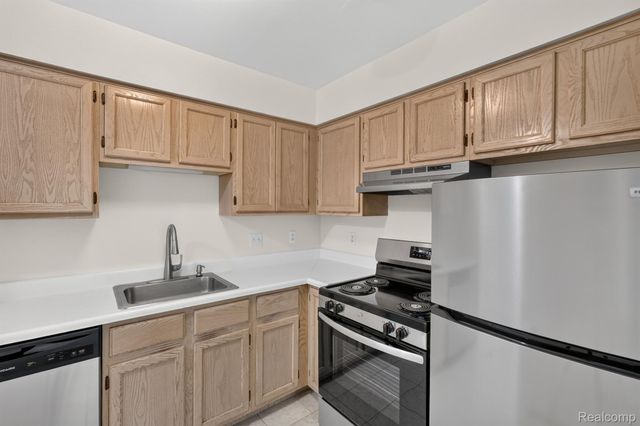 1127 South Lake Drive 117, Novi, MI 48377