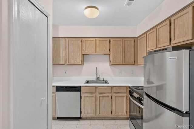1127 South Lake Drive 117, Novi, MI 48377