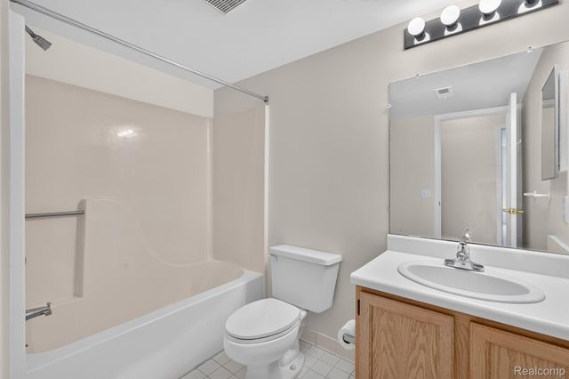 1127 South Lake Drive 117, Novi, MI 48377