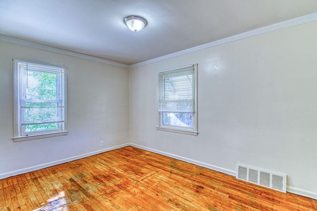 170 W Maxlow Avenue, Hazel Park, MI 48030