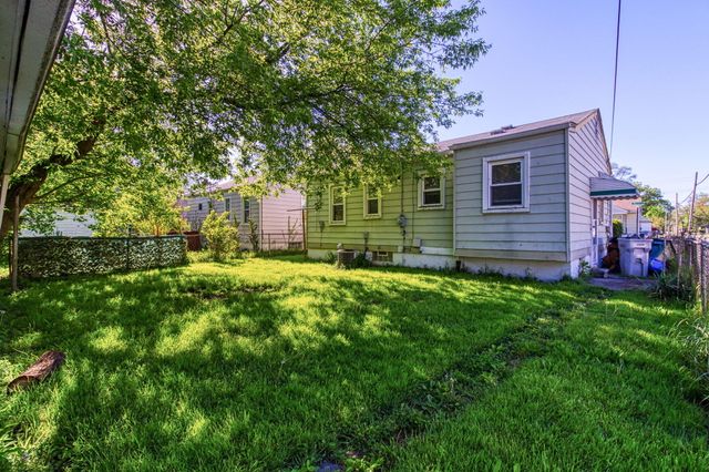 170 W Maxlow Avenue, Hazel Park, MI 48030