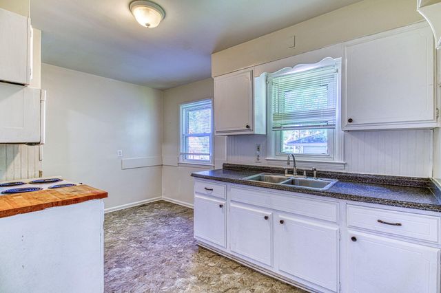 170 W Maxlow Avenue, Hazel Park, MI 48030