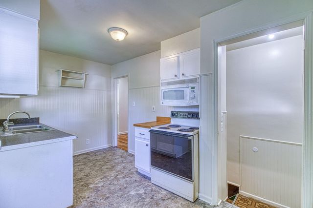 170 W Maxlow Avenue, Hazel Park, MI 48030