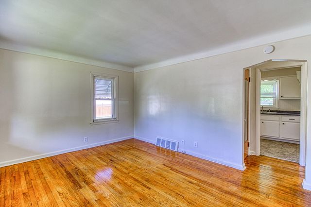 170 W Maxlow Avenue, Hazel Park, MI 48030