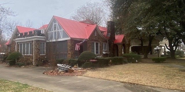 1404 W MAIN Street, Clarksville, TX 75426