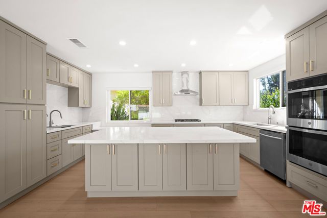 9717 Cisco Street, Los Angeles, CA 90034