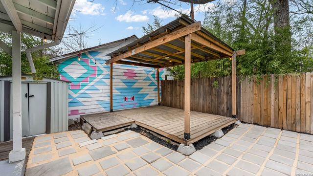 3510 N Flores, San Antonio, TX 78212