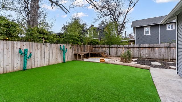 3510 N Flores, San Antonio, TX 78212