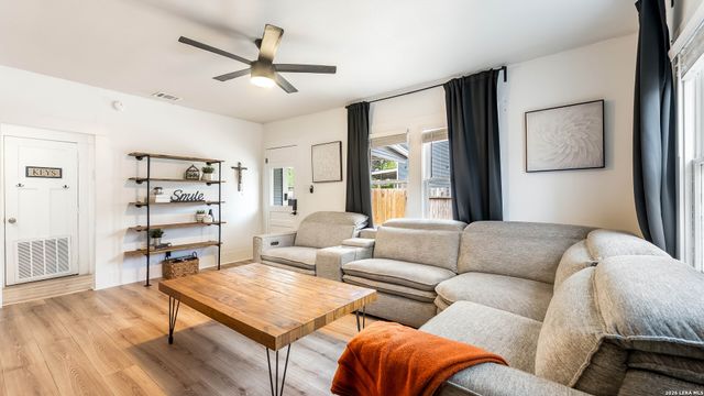 3510 N Flores, San Antonio, TX 78212