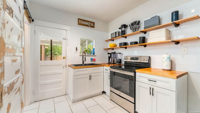 3510 N Flores, San Antonio, TX 78212