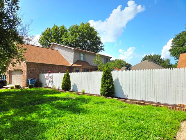 330 Stonecreek Place, Paducah, KY 42003