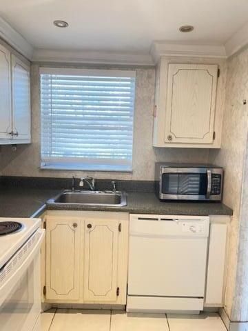 2700 W Sunrise Lakes Drive 209, Sunrise, FL 33322