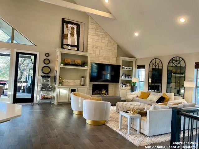 587 oak shores, Canyon Lake, TX 78133