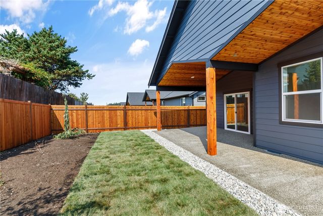 801 NW Shire Street, Oak Harbor, WA 98277