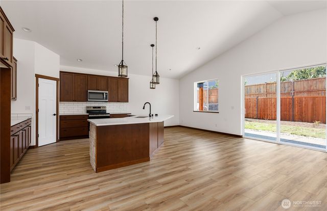 801 NW Shire Street, Oak Harbor, WA 98277