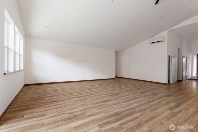 801 NW Shire Street, Oak Harbor, WA 98277