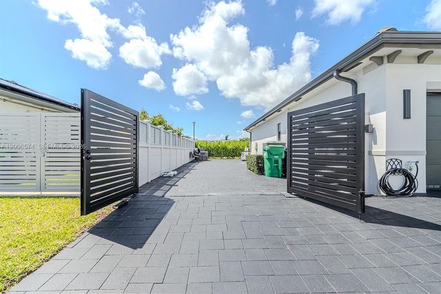 13680 SW 191st Ter, Miami, FL 33177