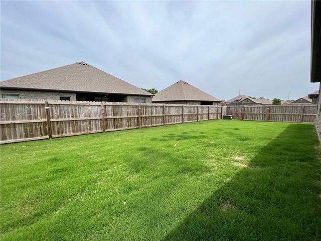 301 Cisterna Drive, Centerton, AR 72719