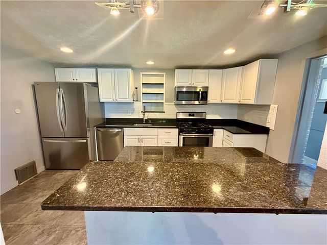 1516 Kansas Ave, White Oak, PA 15131