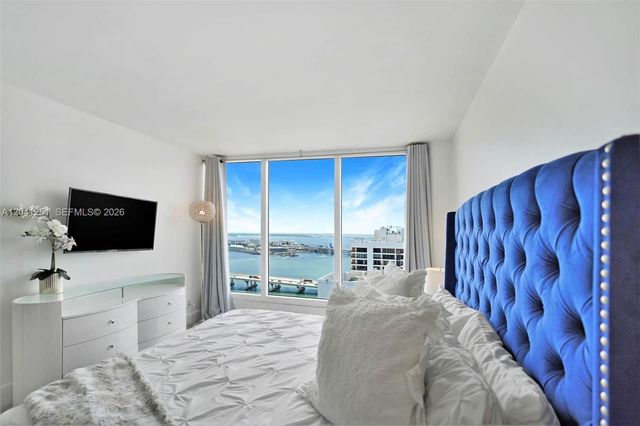 1717 N Bayshore Dr D-3931, Miami, FL 33132