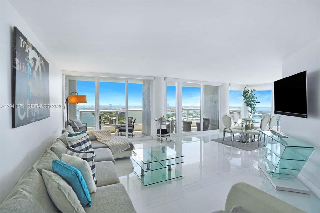 1717 N Bayshore Dr D-3931, Miami, FL 33132