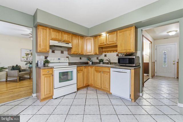 744 FAIRBRIDGE DR, Fairless Hills, PA 19030