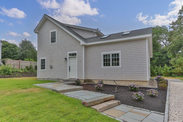 15 Squires Pond Lane, Wellfleet, MA 02667