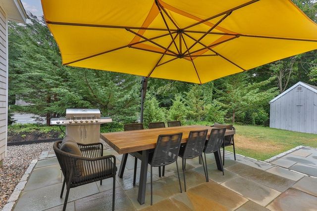 15 Squires Pond Lane, Wellfleet, MA 02667