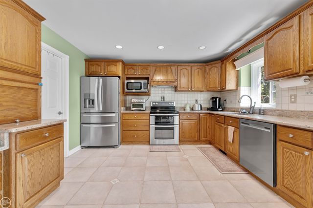 15790 Farmview Court, Fraser, MI 48026