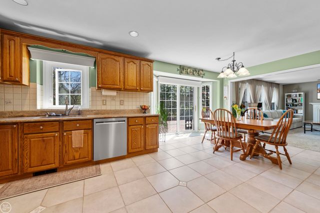 15790 Farmview Court, Fraser, MI 48026