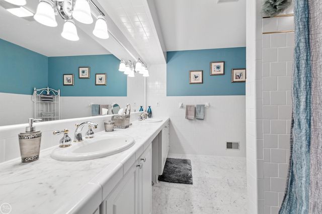 15790 Farmview Court, Fraser, MI 48026