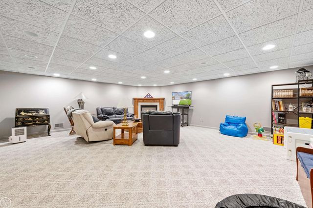 15790 Farmview Court, Fraser, MI 48026