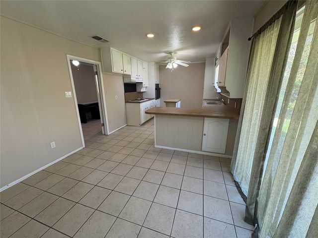 1111 Duane Street, Benbrook, TX 76126