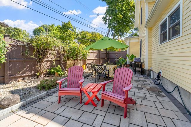 8 Winthrop St, Danvers, MA 01923