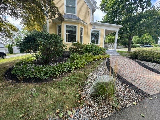 8 Winthrop St, Danvers, MA 01923