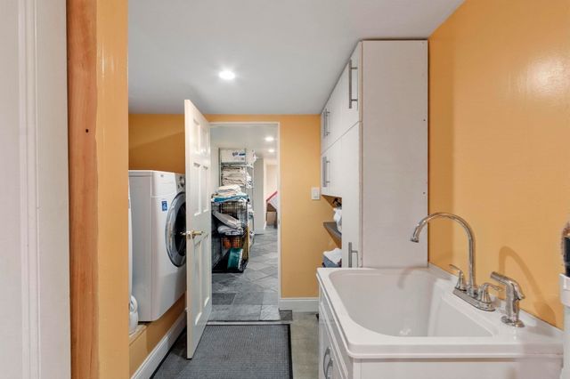 8 Winthrop St, Danvers, MA 01923