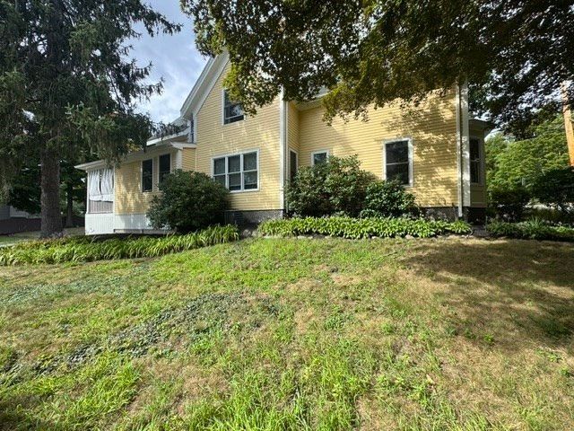 8 Winthrop St, Danvers, MA 01923